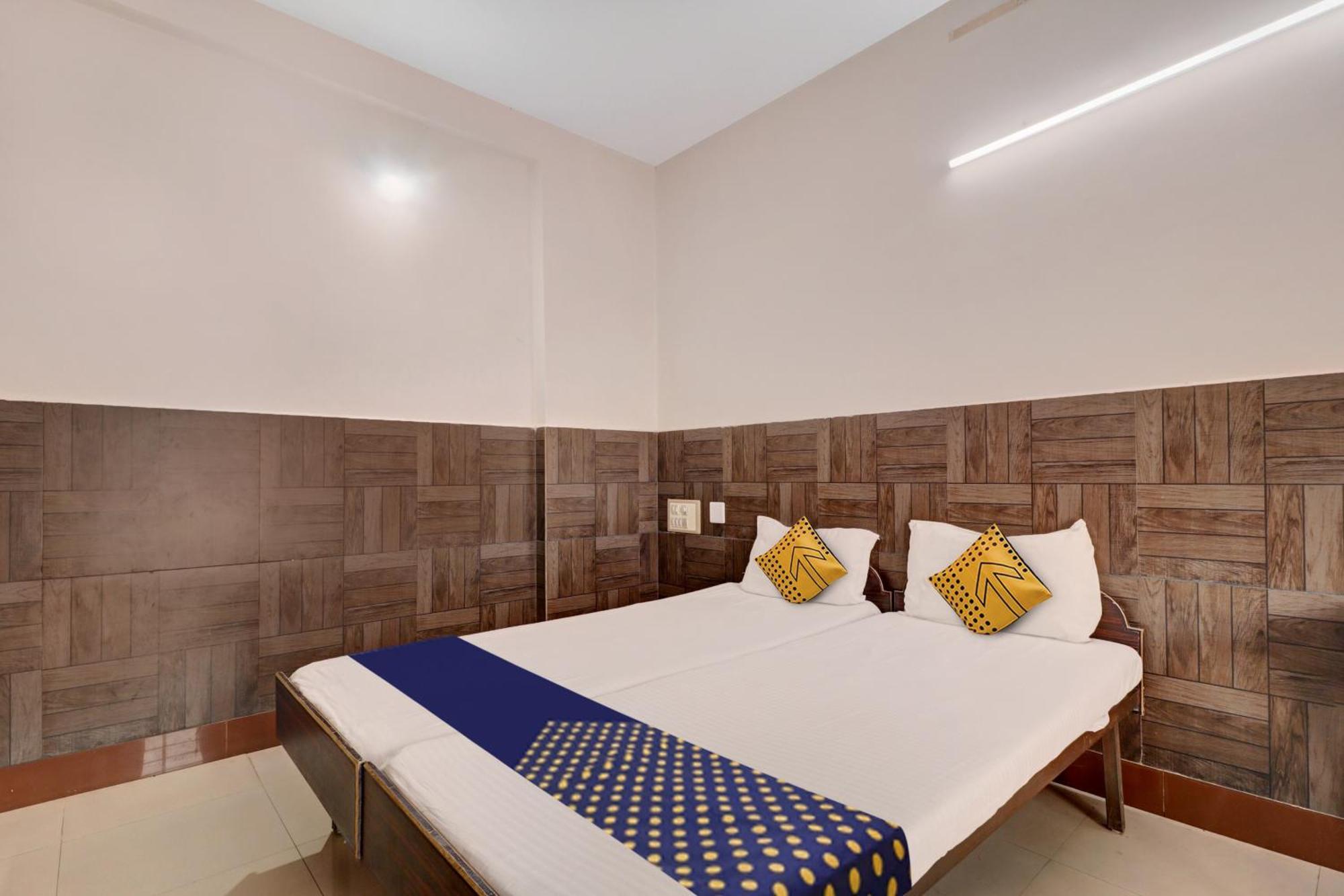 Spot On Ganga Yatri Nivas Hotel Gundlupet Exterior photo