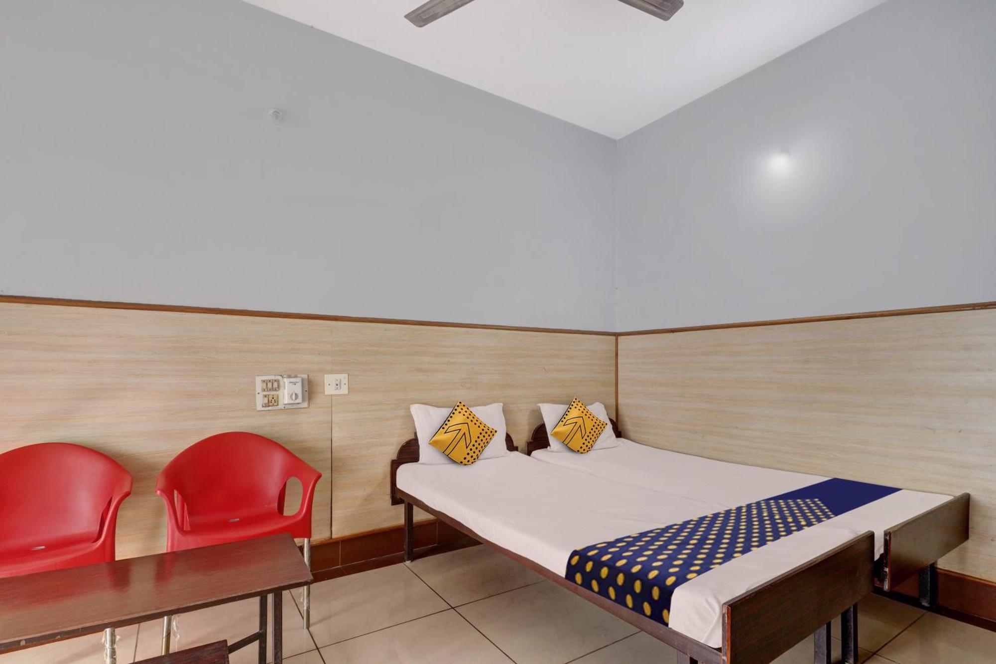 Spot On Ganga Yatri Nivas Hotel Gundlupet Exterior photo