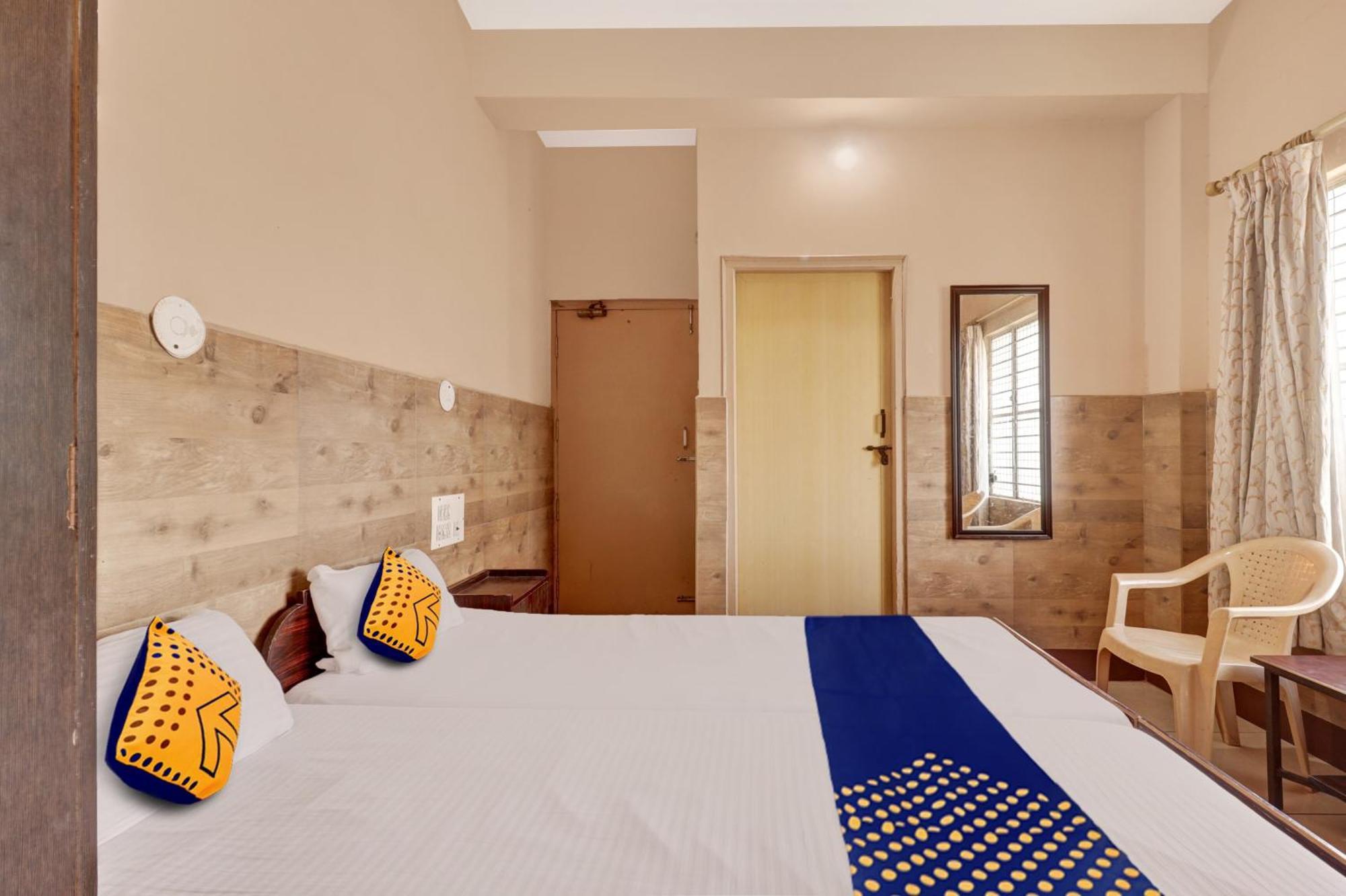 Spot On Ganga Yatri Nivas Hotel Gundlupet Exterior photo