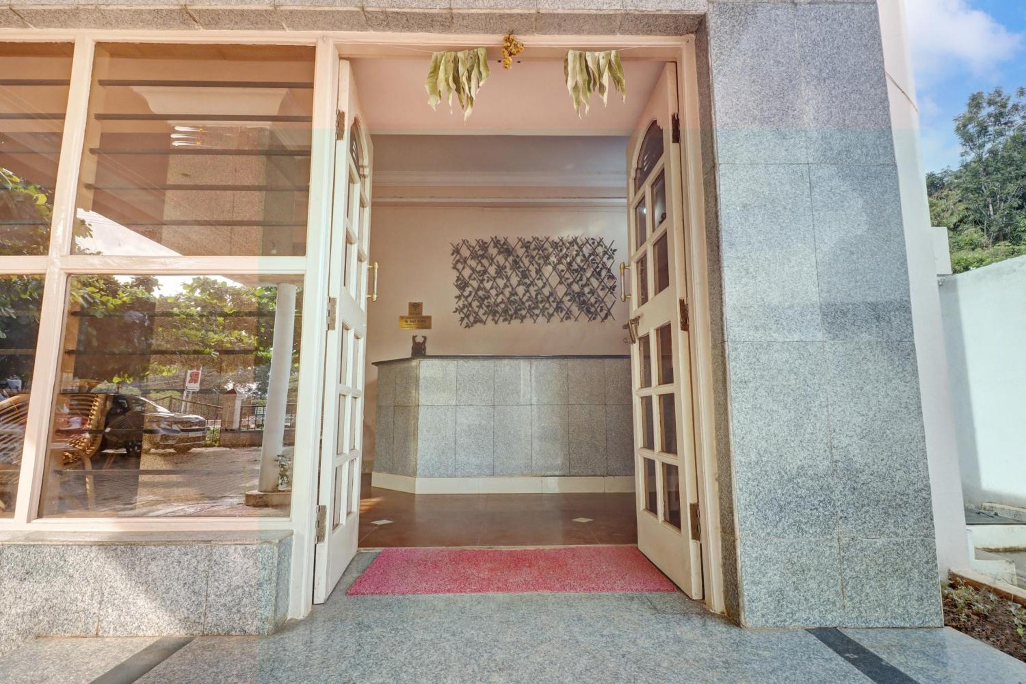 Spot On Ganga Yatri Nivas Hotel Gundlupet Exterior photo
