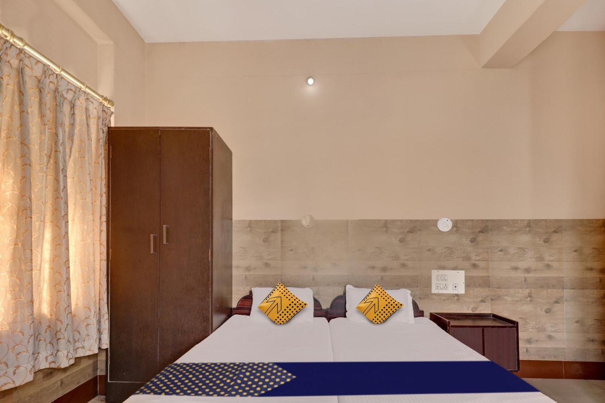Spot On Ganga Yatri Nivas Hotel Gundlupet Exterior photo