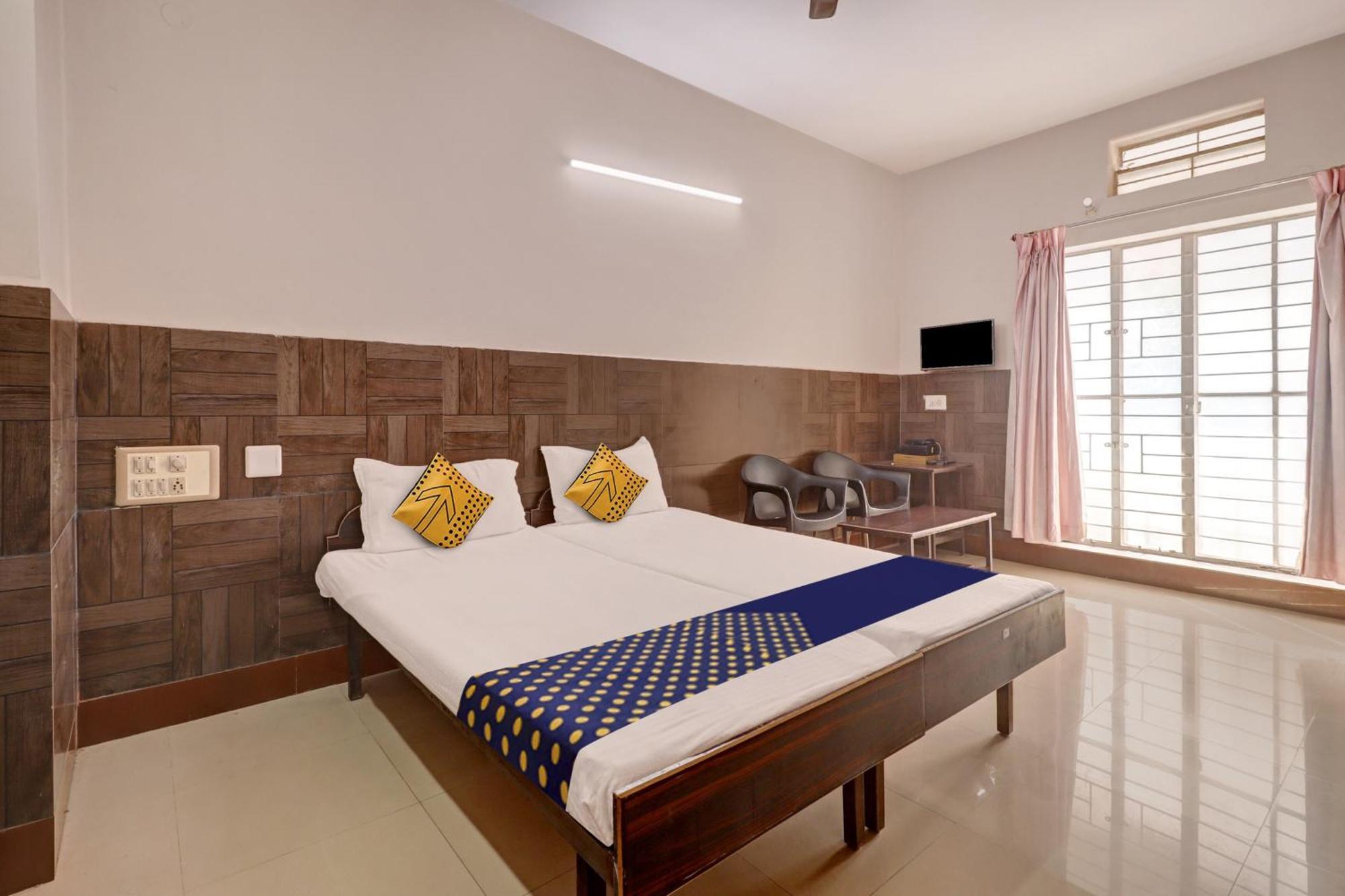Spot On Ganga Yatri Nivas Hotel Gundlupet Exterior photo