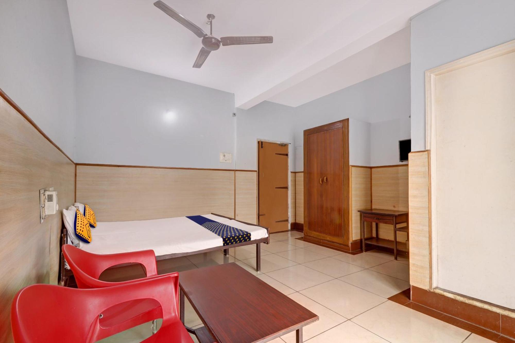 Spot On Ganga Yatri Nivas Hotel Gundlupet Exterior photo